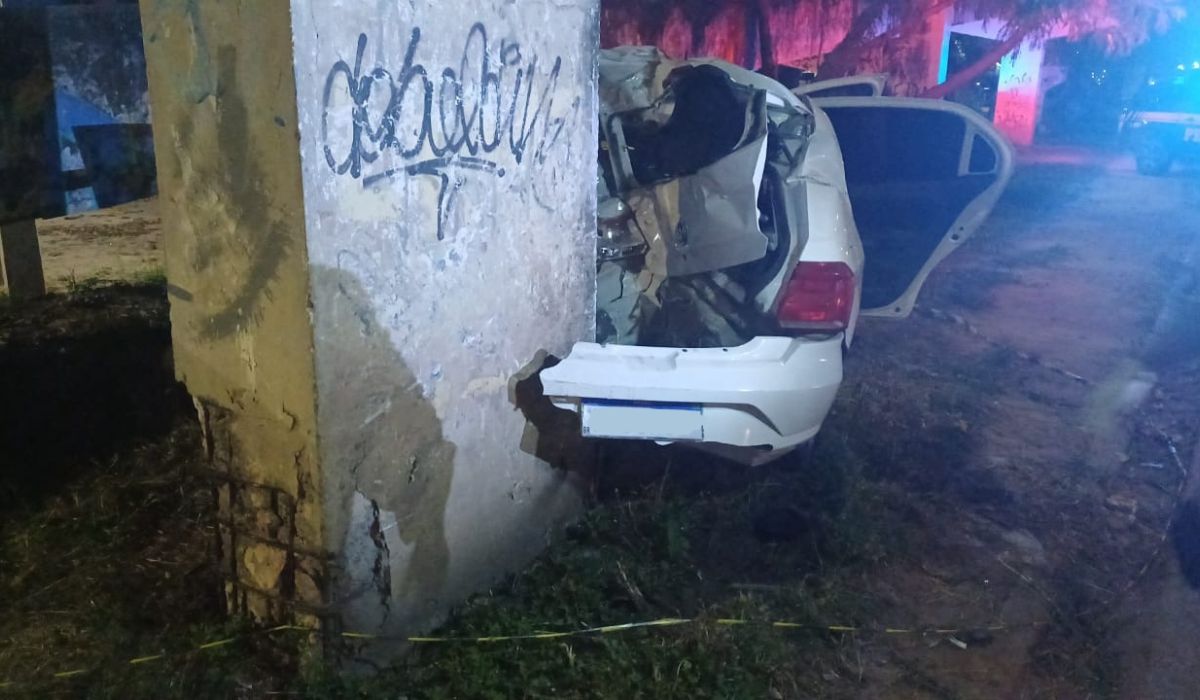 Acidente ocorreu na madrugada desta terça (2)