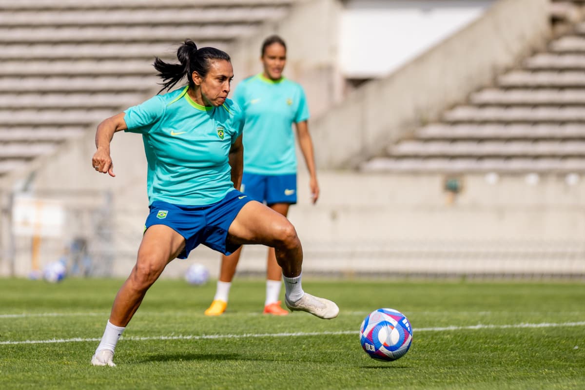 A missão de Marta é comandar a seleção brasileira de futebol feminino 