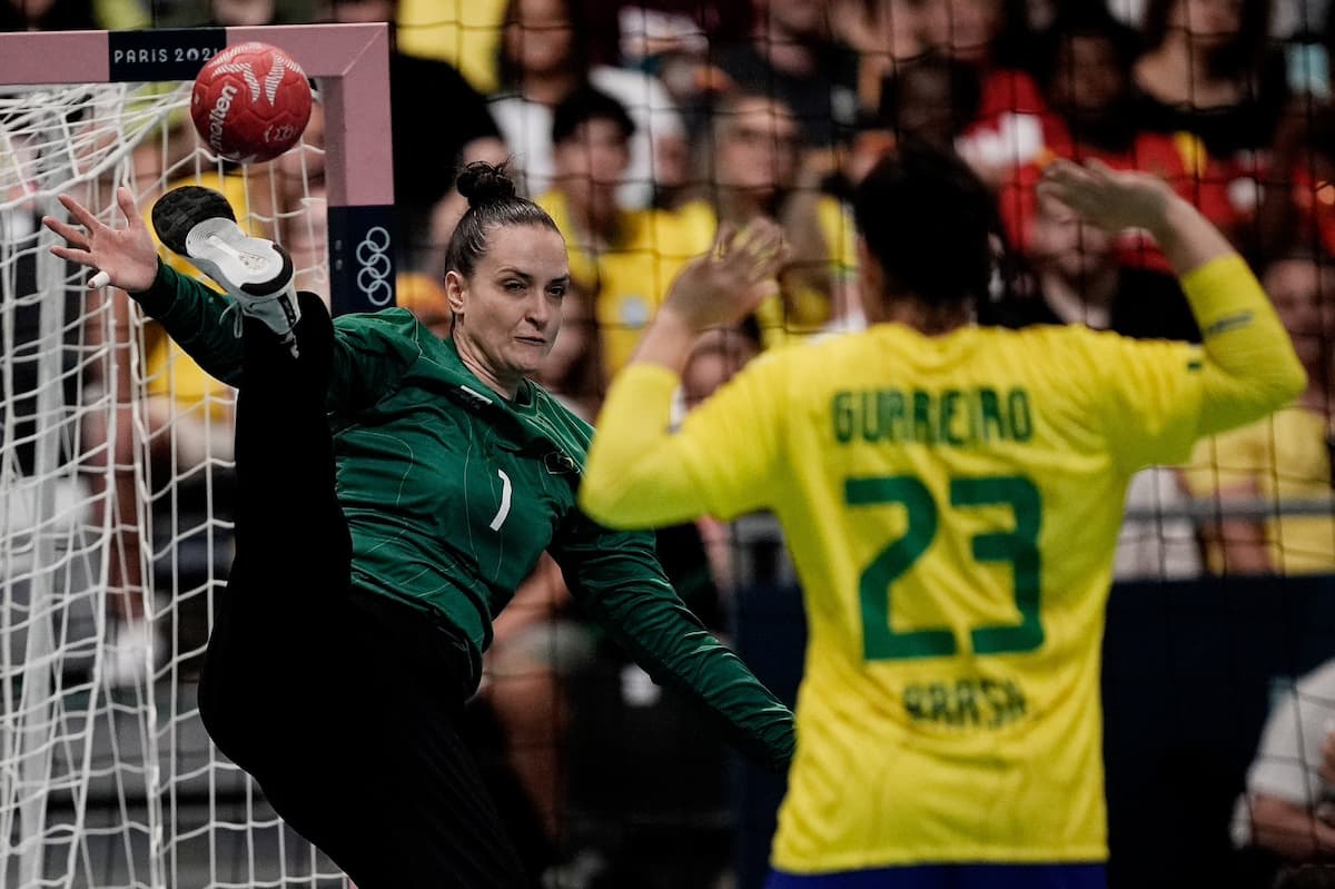 Gabi Moreschi fechou o gol na estreia do Brasil contra a Espanha