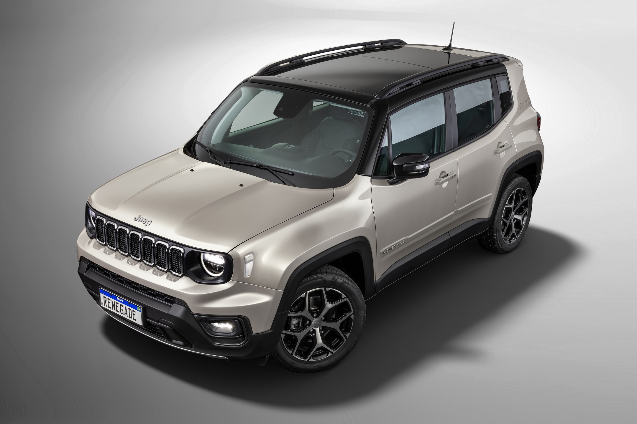 Jeep Renegade 2025 - Versão Sahara é mais sofisticada e tem tração 4X2 e teto solar panorâmico