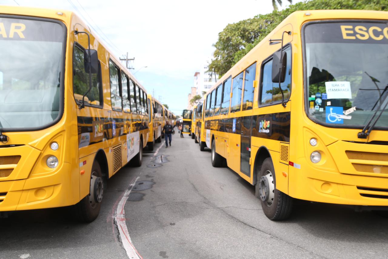 Governo de Pernambuco reforça transporte escolar dos municípios com a entrega de 265 novos veículos