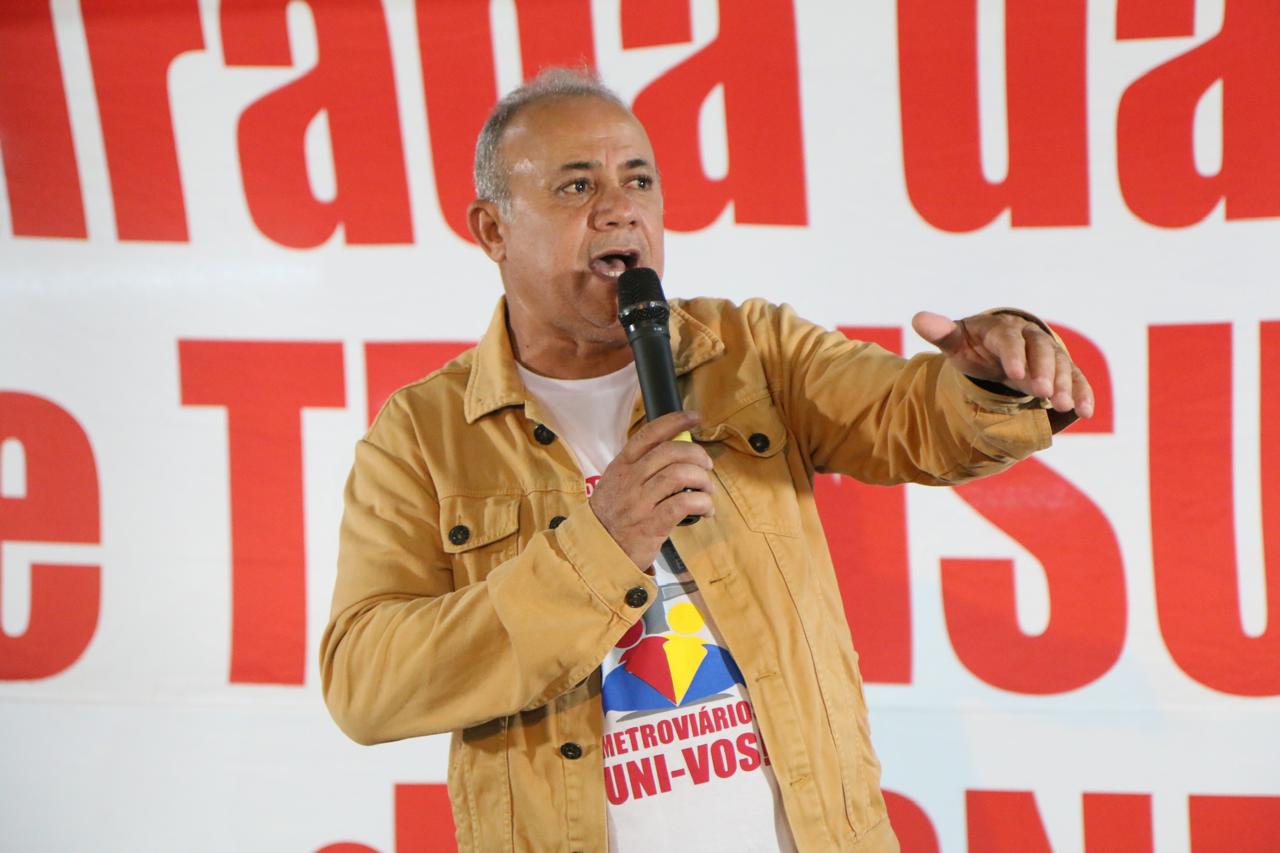 Luiz Soares, presidente do Sindmetro-PE, durante assembleia dos metroviários do Recife