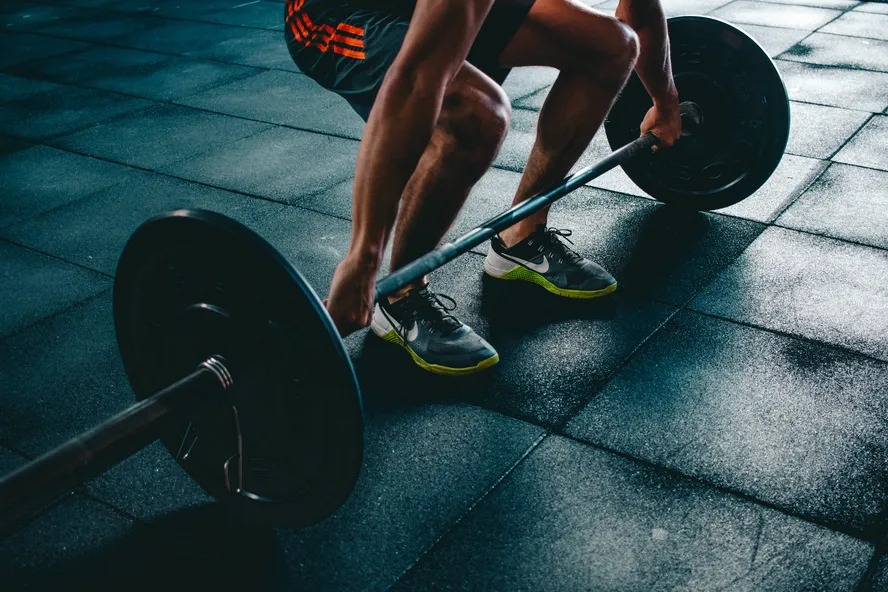 Musculação é considerada uma atividade terapêutica por muitas pessoas 