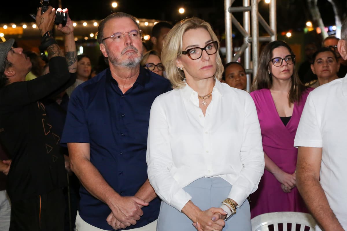 O presidente do Grupo EQM e fundador da Folha de Pernambuco, Eduardo de Queiroz Monteiro, esteve, junto com a esposa, Cláudia Monteiro, presente à homenagem ao padre Arlindo