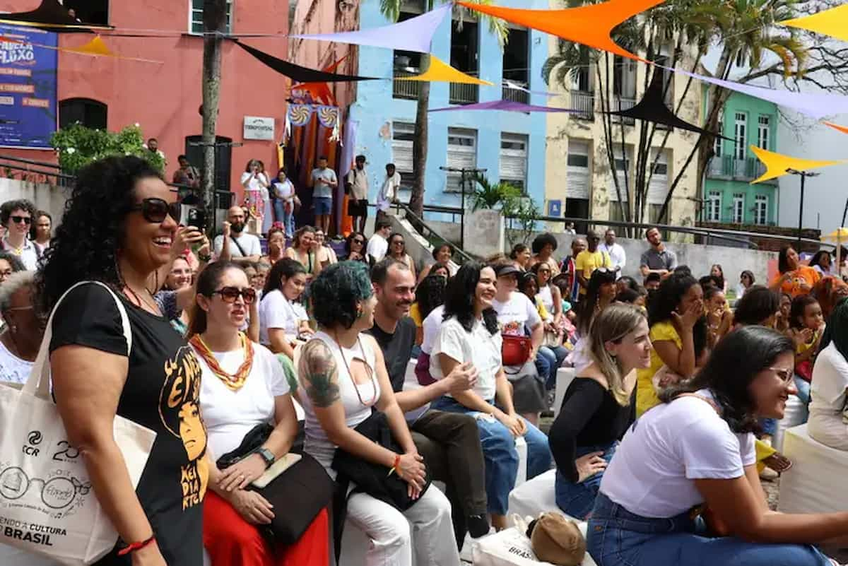 Público reunido no Espaço Mabel Velloso para lançamento do livro infantil Chupim, do escritor Itamar Vieira Junior, na Flipelô