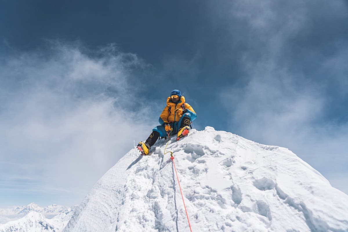 Com apenas 18 anos, o montanhista nepalês Nima Rinji Sherpa está à beira de uma conquista notável