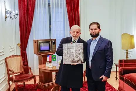 Presidente da República, Luiz Inácio Lula da Silva, durante reunião privada com o Presidente do Chile, Gabriel Boric, no Salão Azul do Palácio de La Moneda. Santiago - Chile.