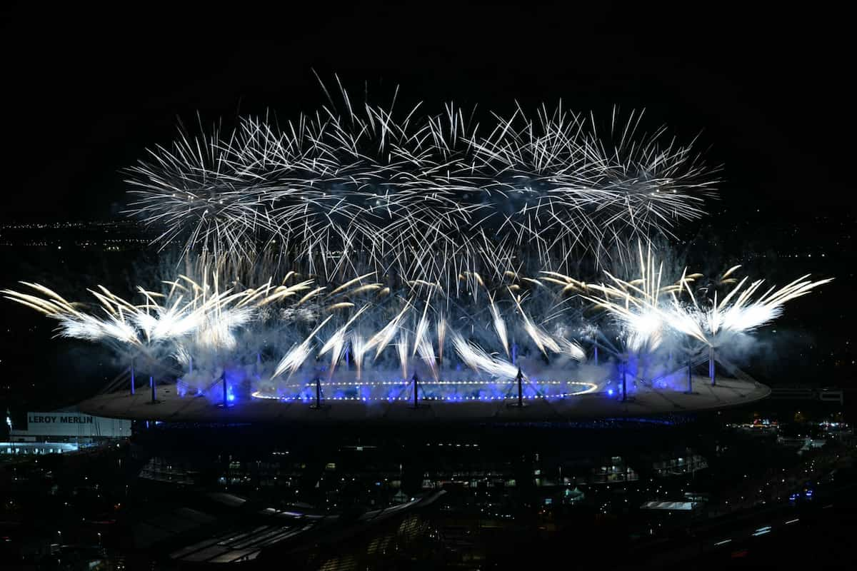 Fogos de artifício encerrando os Jogos de Paris 