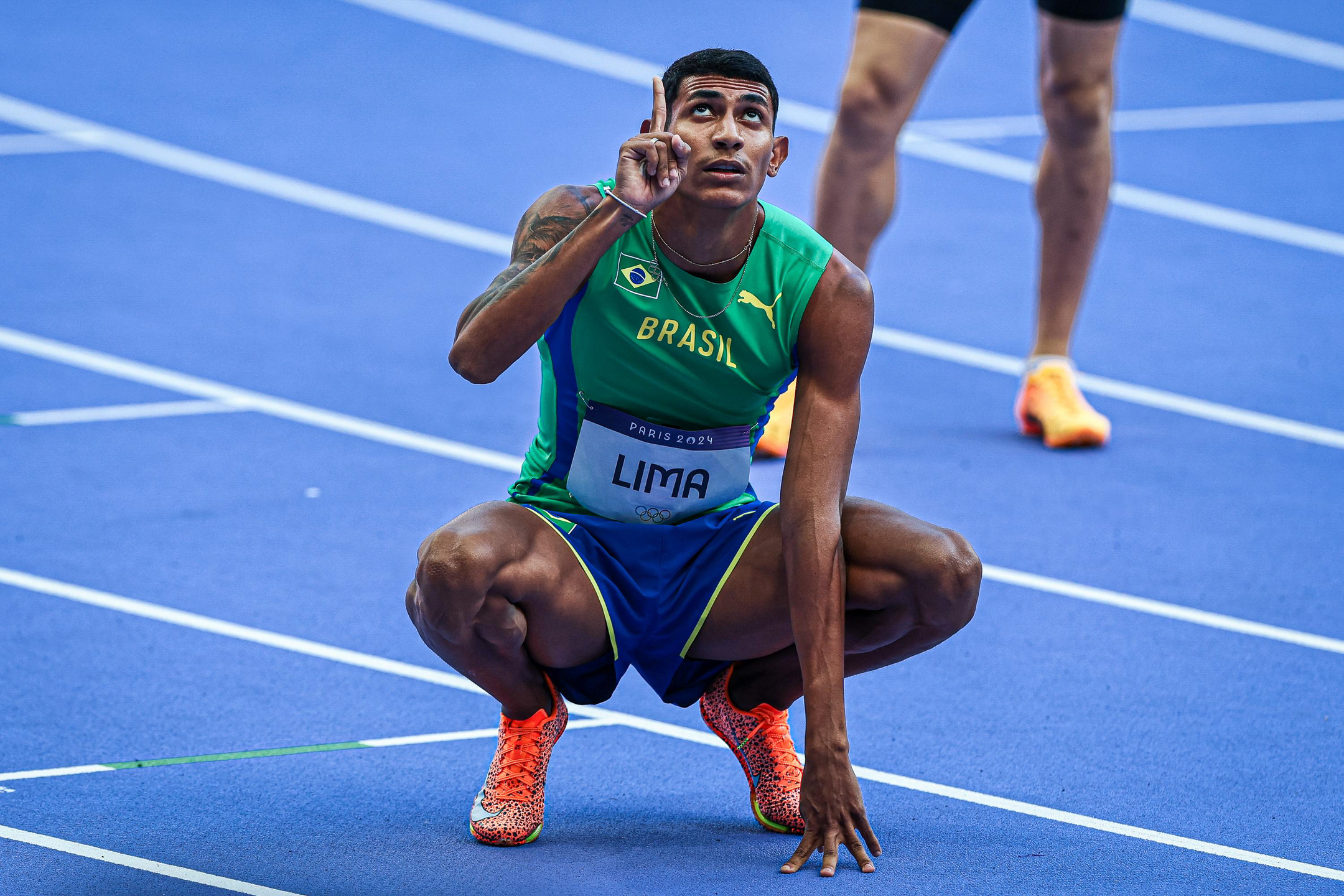 Matheus Lima avança à semifinal dos 400m com barreira