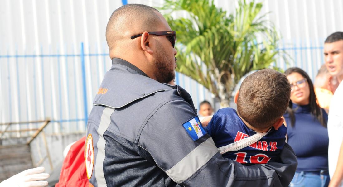 Criança ferida no desabamento do teto da Igreja do Morro da Conceição