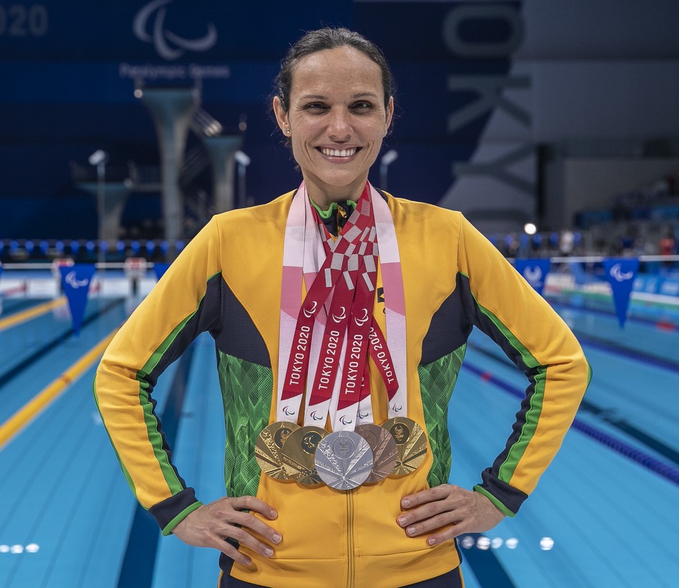 Com cinco conquistas em Tóquio, Carol Santiago é a mulher brasileira com mais medalhas em Paris 