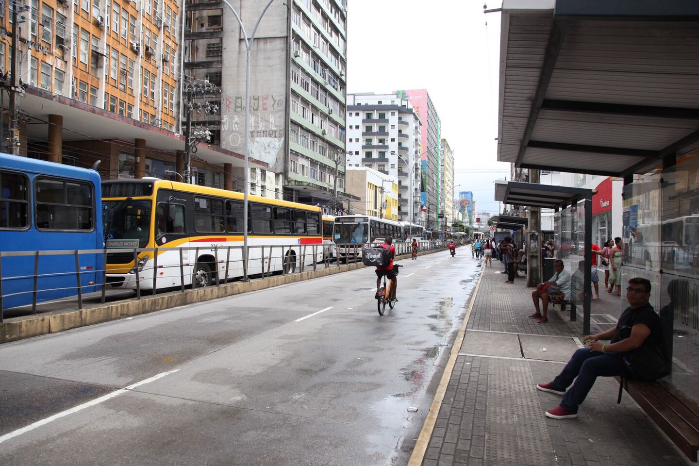 Rodoviários fazem protesto no Centro do Recife