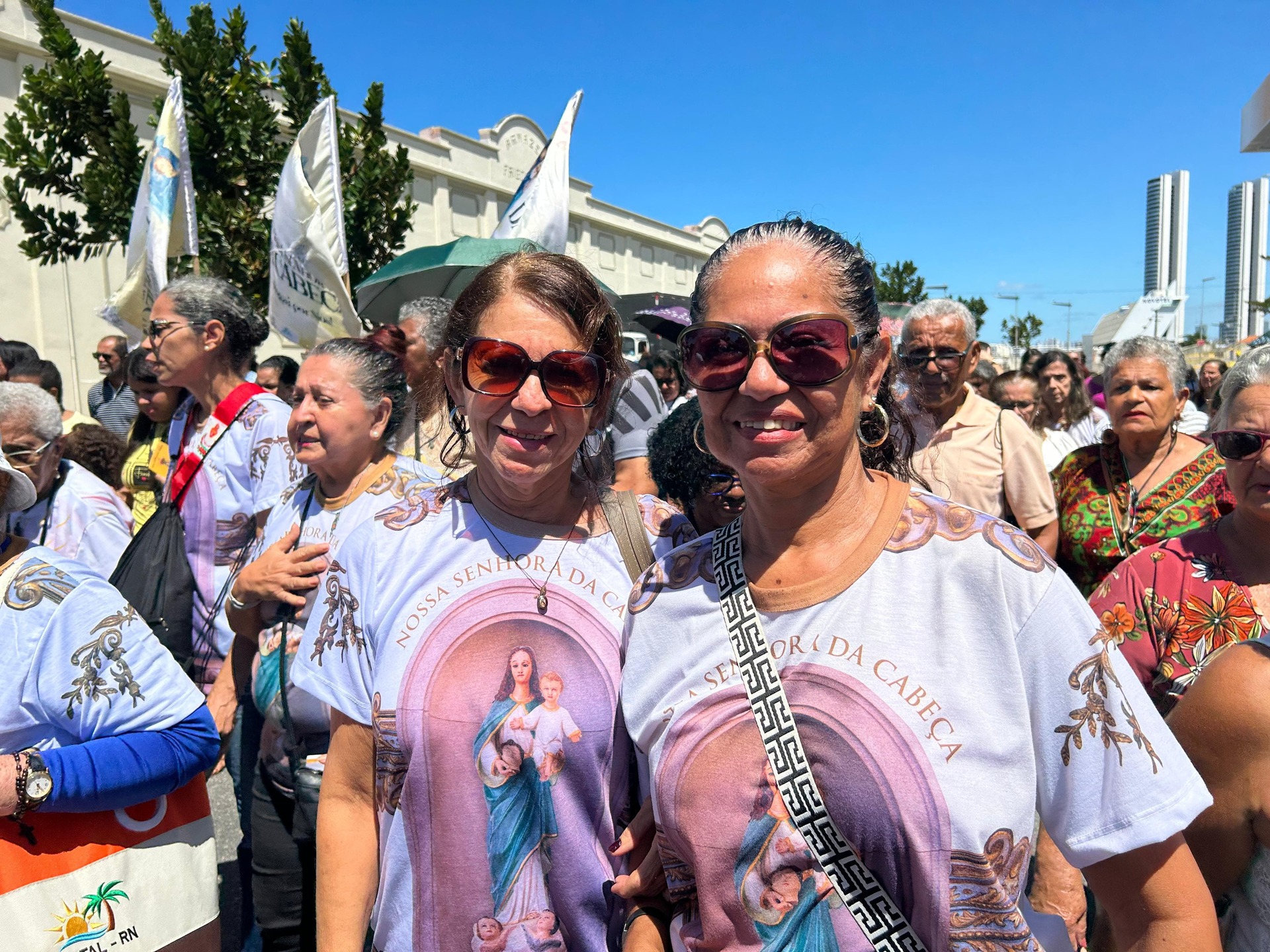 Janilene Lima, à esquerda, e Maria Lima, à direita