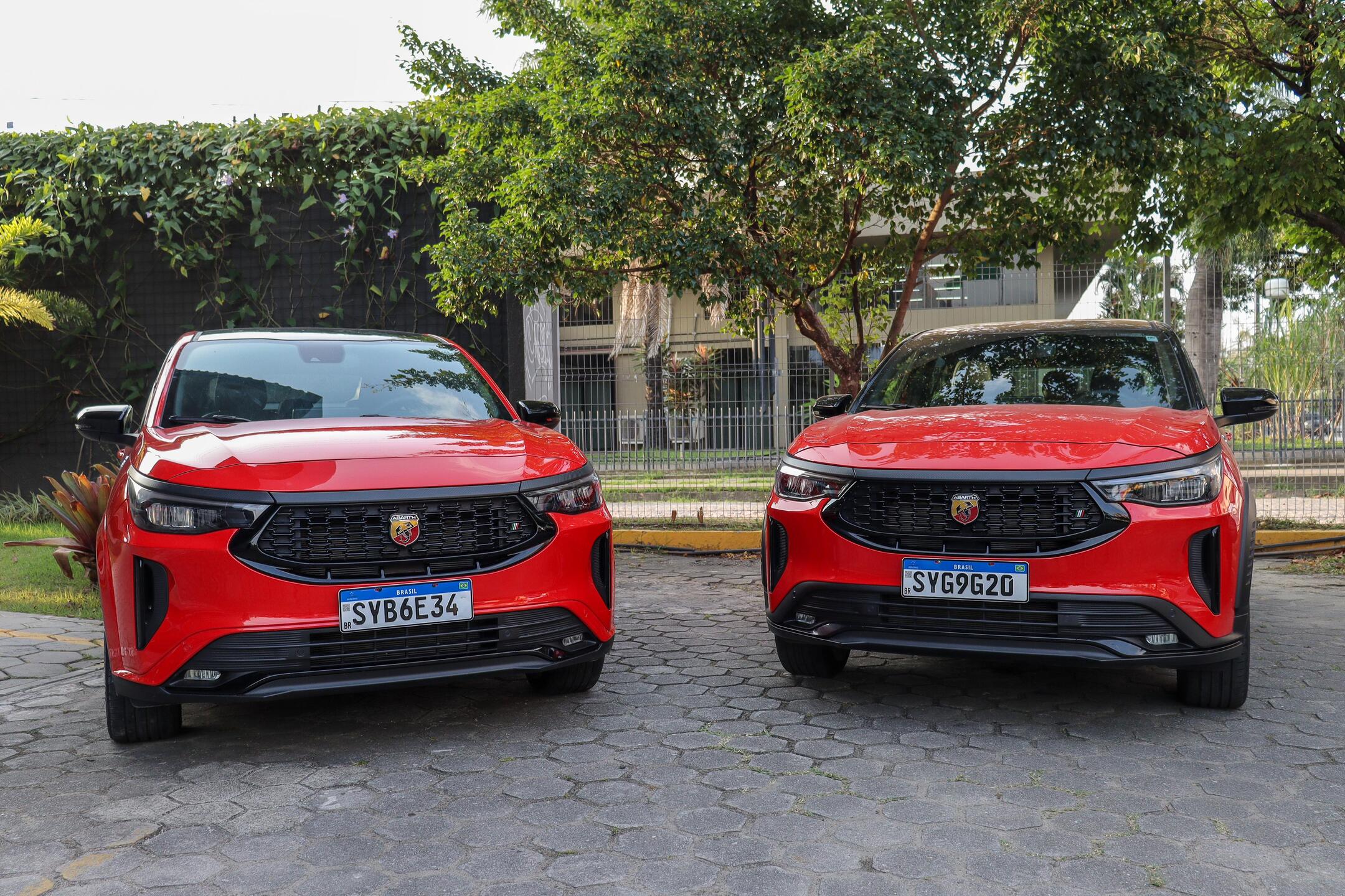 Fiat Fastback e Fiat Pulse na versão esportiva Abarth. 