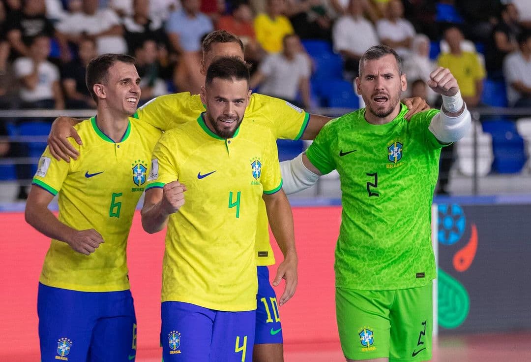 Marlon, camisa 4, e Marcel, camisa 6, responsáveis por seis dos dez gols brasileiros na estreia 