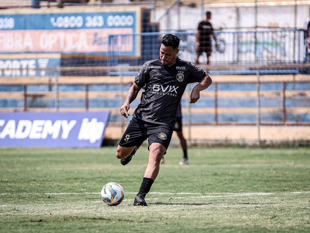 O atacante Gilvan tenta o acesso ao estadual com o Sobradinho, time do Distrito Federal 