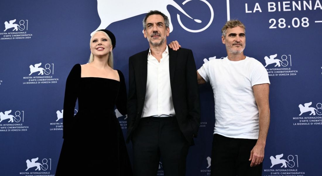 Lady Gaga, o diretor Todd Phillips e seu colega de elenco, Joaquim Phoenix