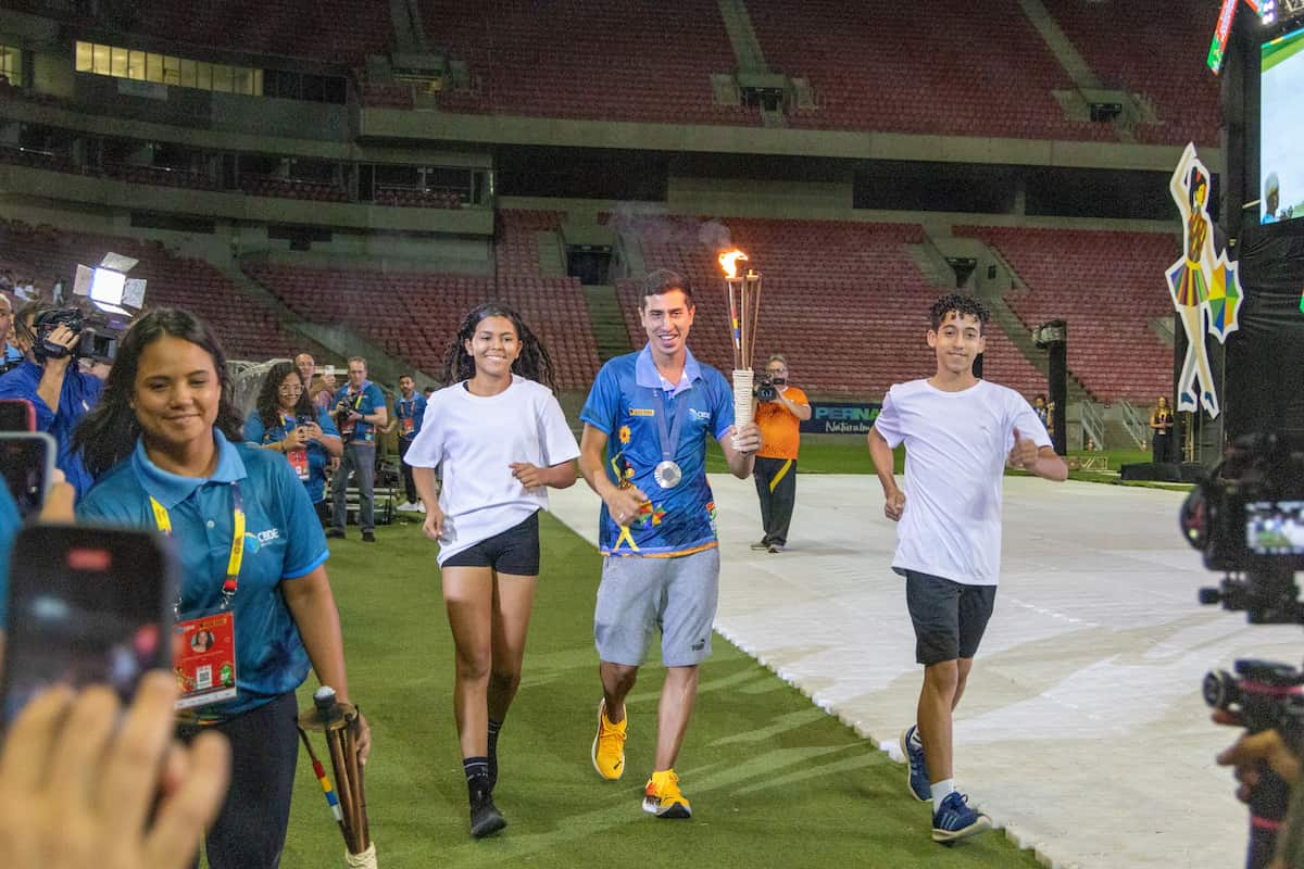 Caio Bonfim esteve presente na abertura dos Jogos Escolares Brasileiros (JEBs)