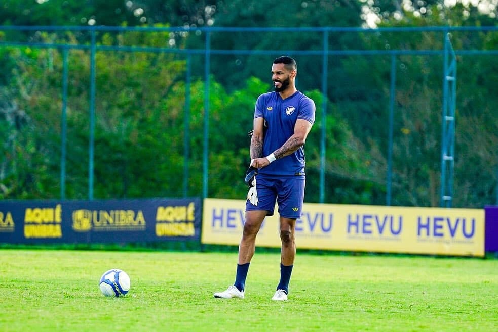 Darley, goleiro do Retrô, pegou ao menos uma cobrança de pênalti em todas as quatro decisões de pênaltis do clube nesta Série D 