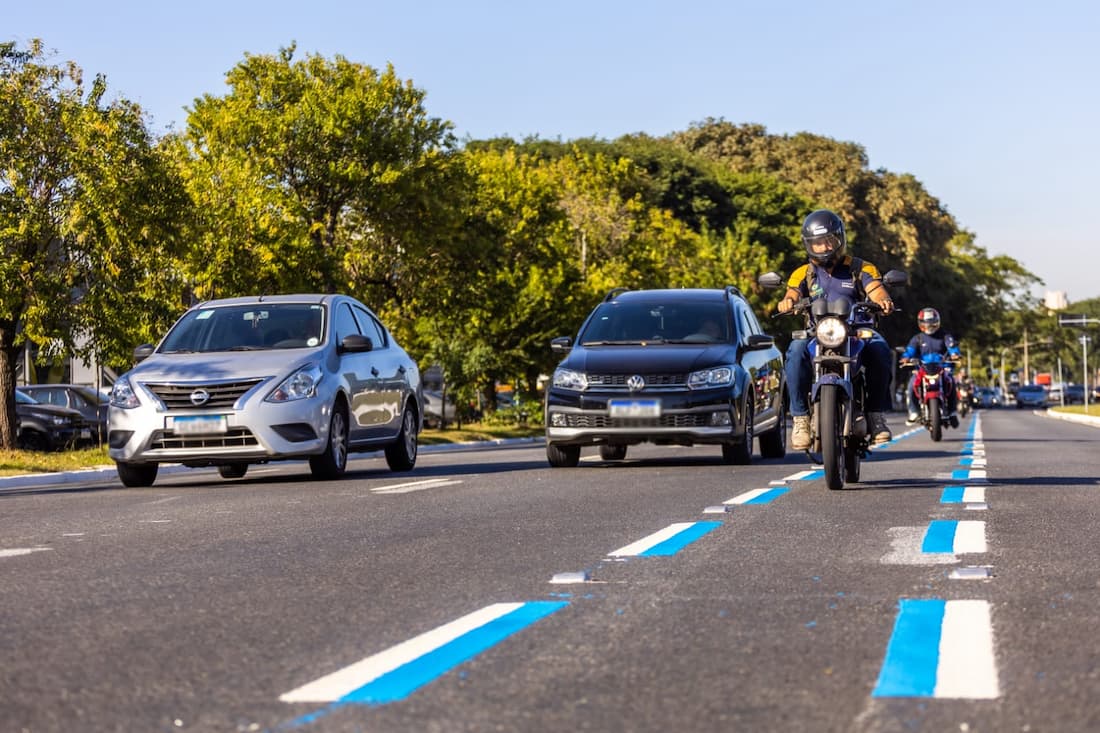 Faixa Azul para motociclistas em São Paulo