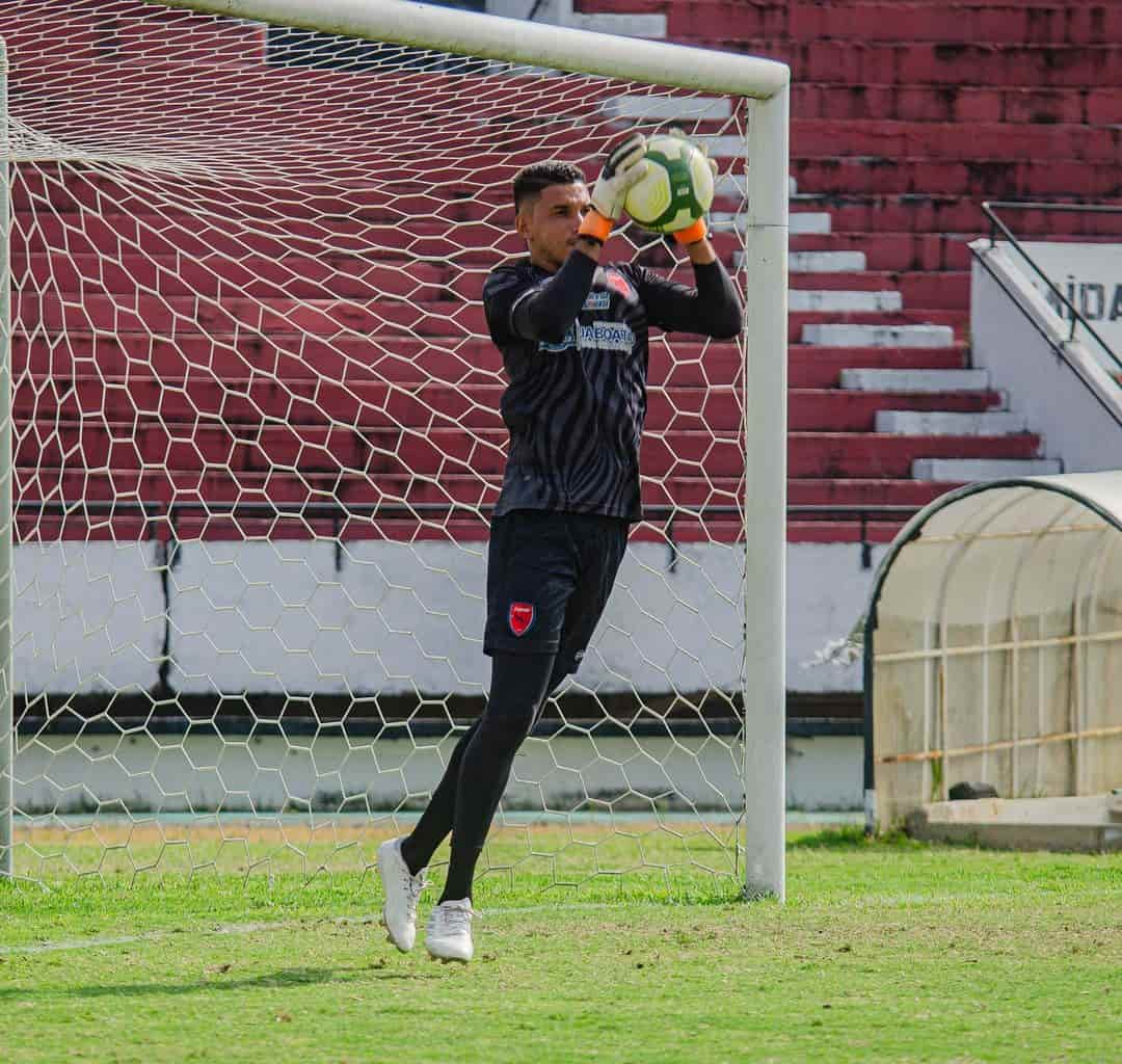 Rokenedy fez 13 partidas consecutivas no Jaguar 