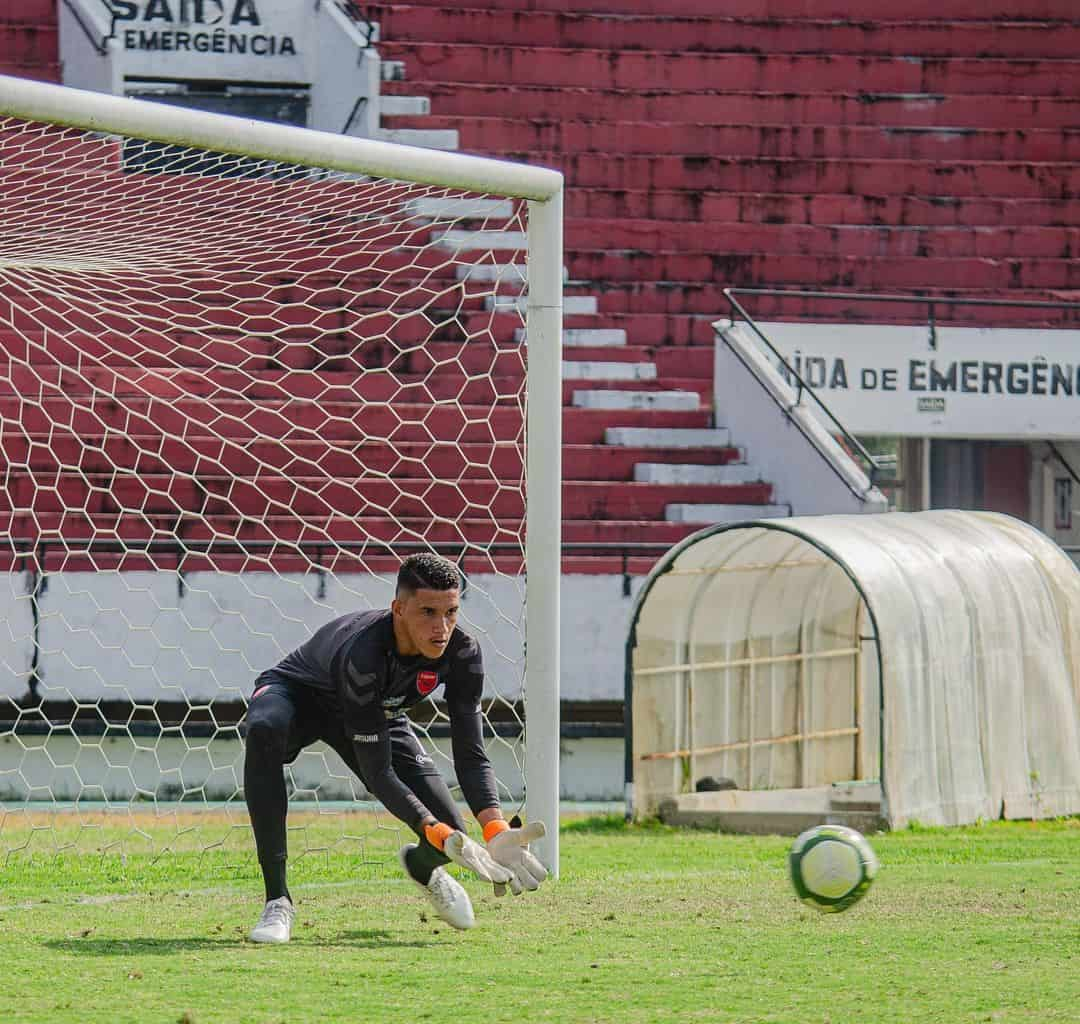 Com treinos no Ninho das Cobras e partidas no Arruda, Rokenedy disse se sentir em casa em toda Série A2