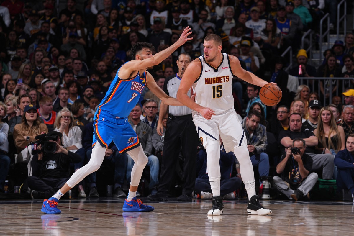 Nikola Jokic não conseguiu evitar o tropeço do Nuggets