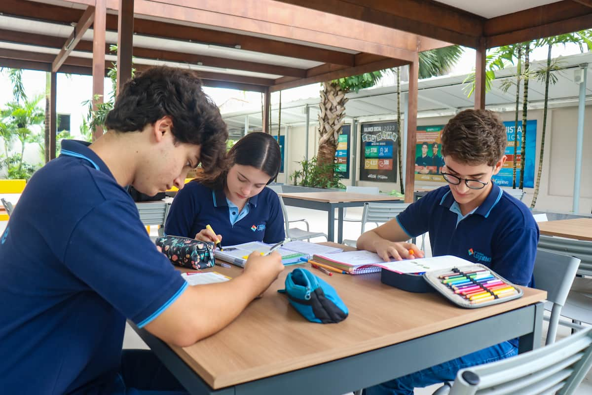 Colégio Cognitivo: Alunos das duas unidades relatam satisfação com a instituição, e muitos  usam o horário de folga para estudar na escola.