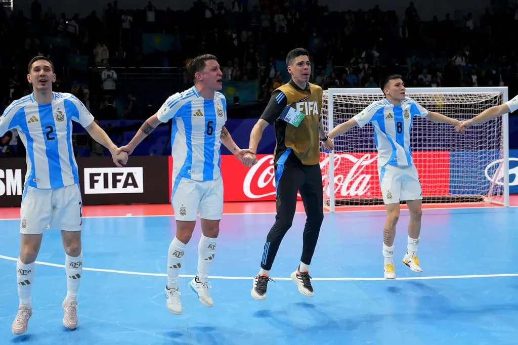 Argentinos celebram vaga na final da Copa do Mundo de Futsal pela terceira vez consecutiva