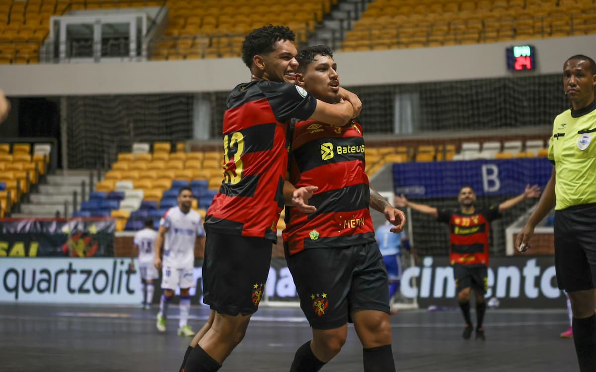 Witamar e Lucas Gabriel construíram o primeiro gol da partida