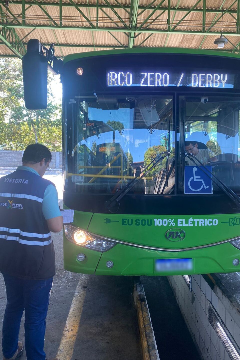 Ônibus elétrico da linha Marco Zero/Derby