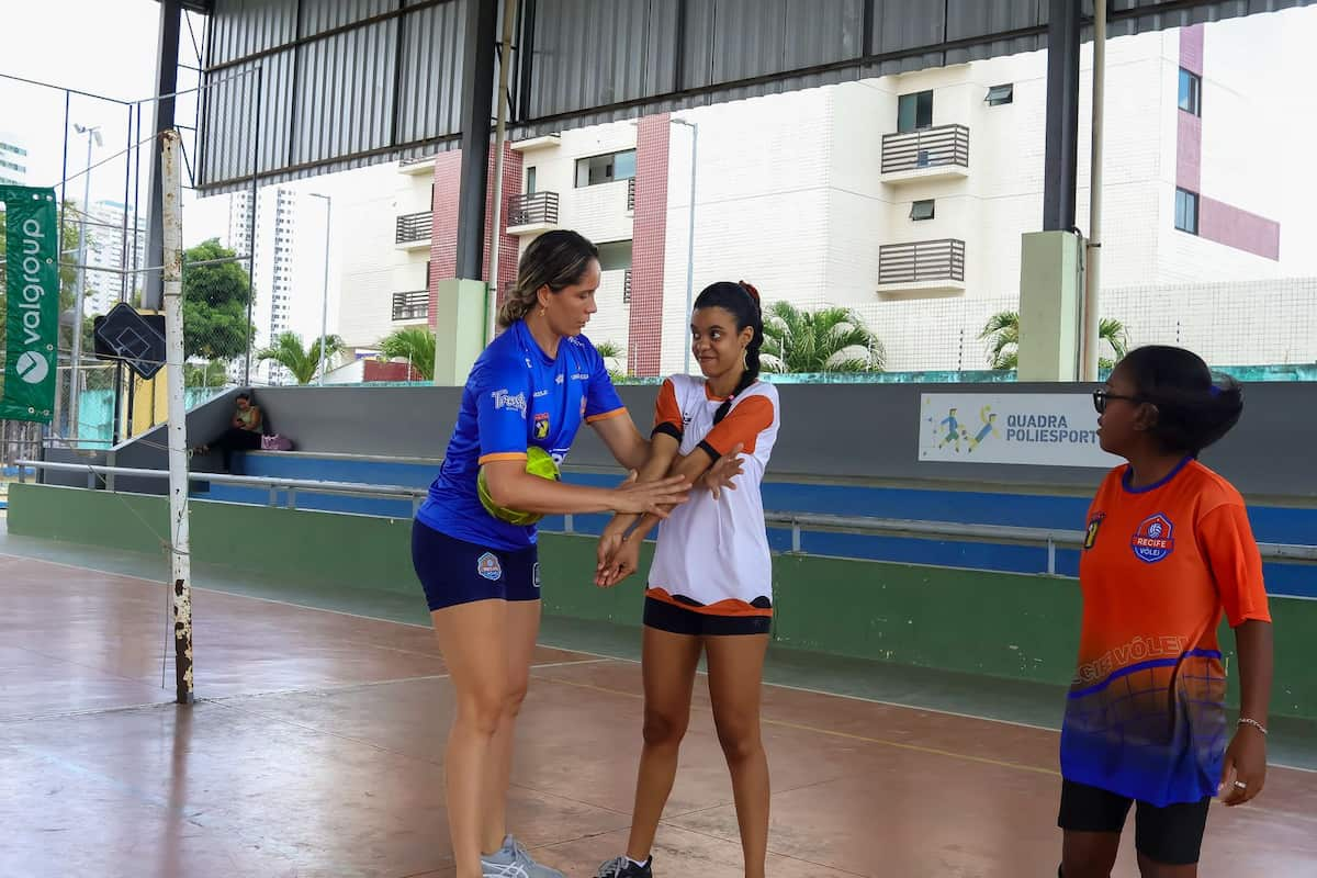 Jogadoras puderam interagir com os alunos 