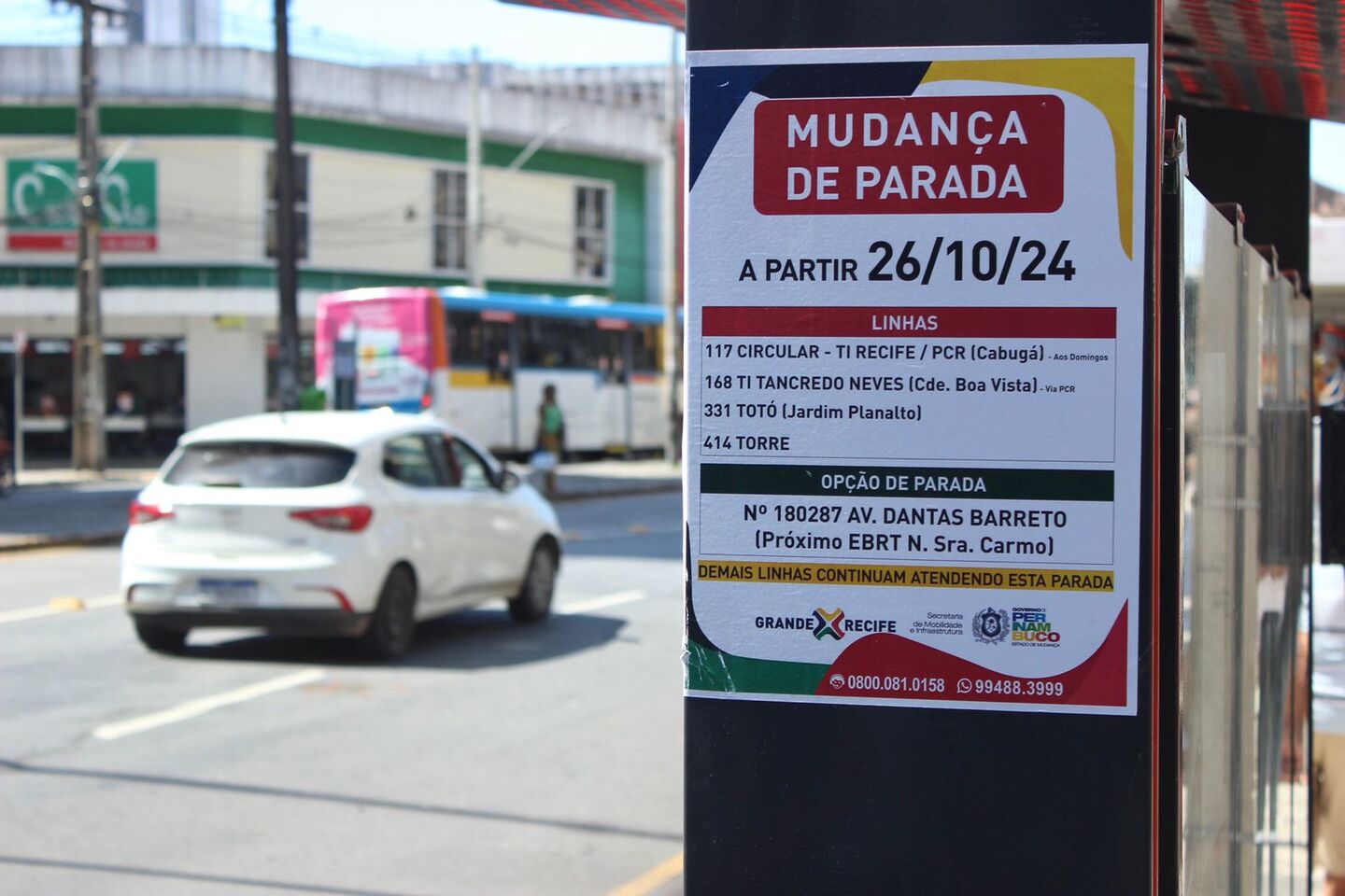 Aviso nas paradas da Dantas Barreto