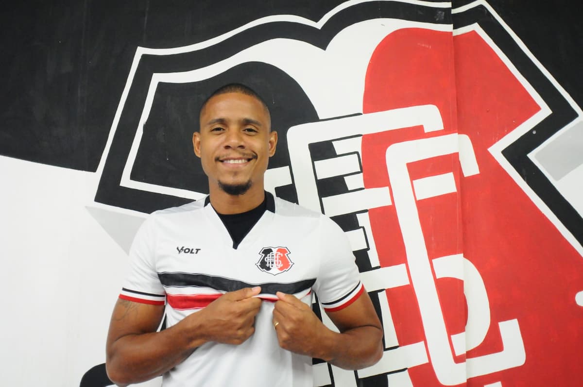 Everton Sena, defensor do Santa Cruz