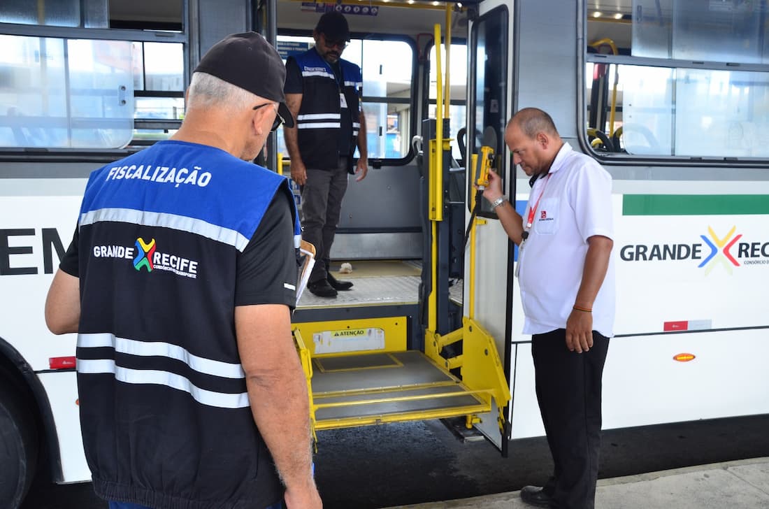 Técnicos do CTM realizam vistorias em ônibus