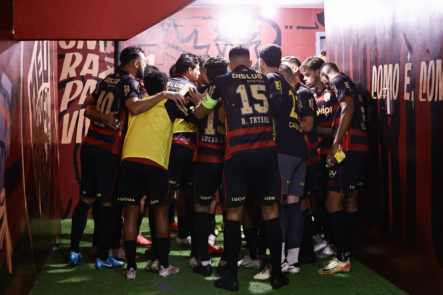 Rubro-negro joga partidas da vida diante de Ponte Preta e Santos