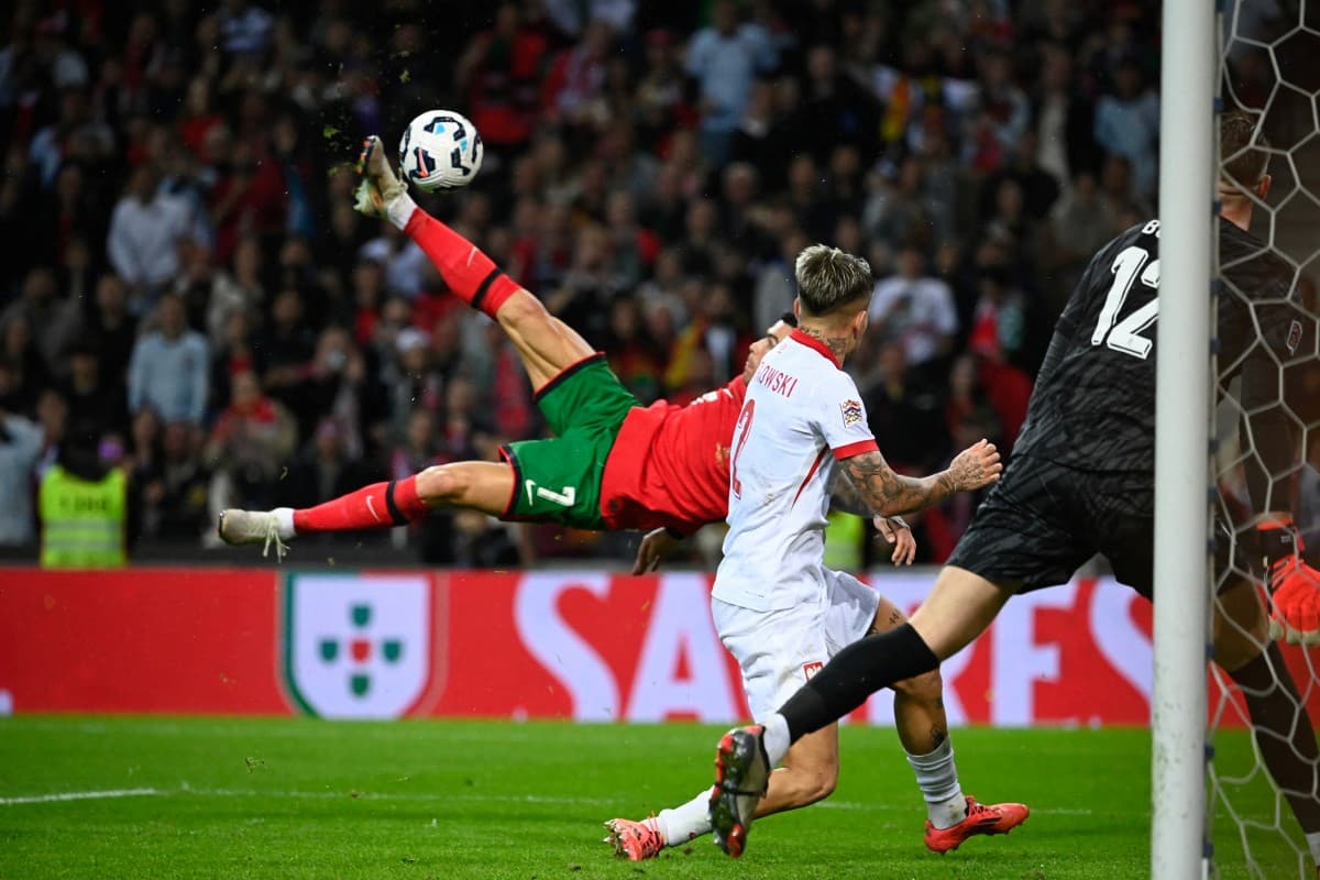 Cristiano Ronaldo fez gol de voleio contra a Polônia 