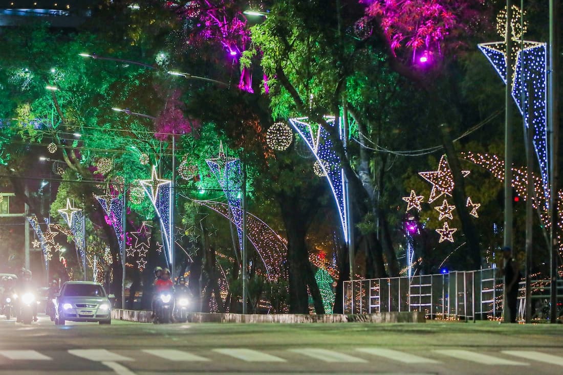 Decoração de Natal na Agamenon Magalhães 