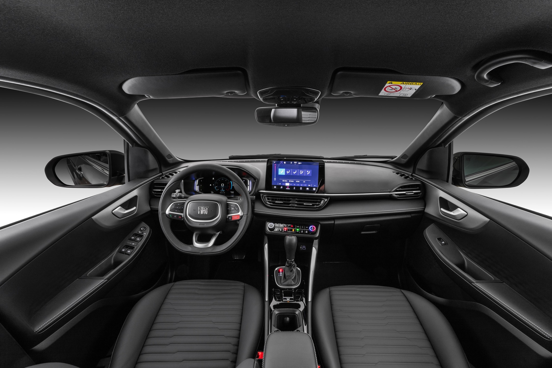 Espaço interno do Fiat Fastback Híbrido na versão Impetus. 