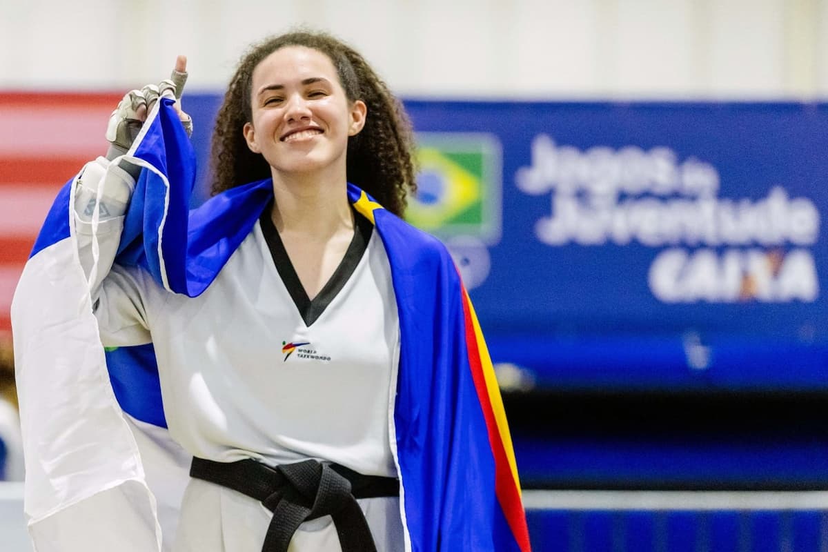  Fernanda Albuquerque (+63kg), de apenas 15 anos, da EREM Alberto Torres