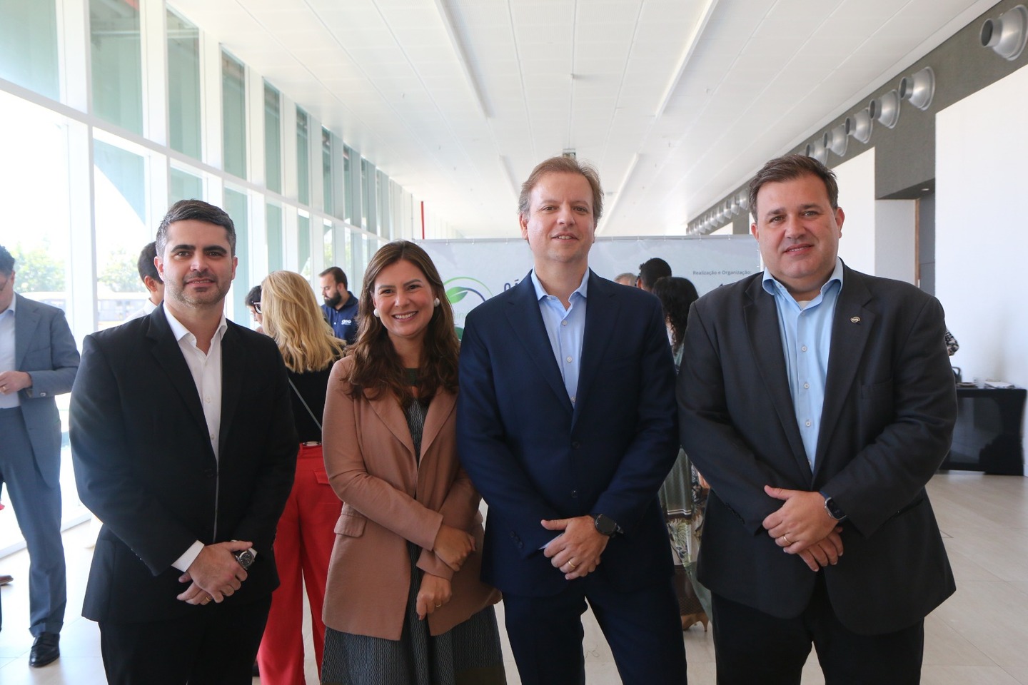 Leonardo Monteiro, diretor do Grupo EQM; Ana Luiza Ferreira, secretária de Meio Ambiente de Pernambuco; Felipe Valença, diretor-presidente da Copergás e Marcio Guiot, diretor-presidente do Porto de Suape