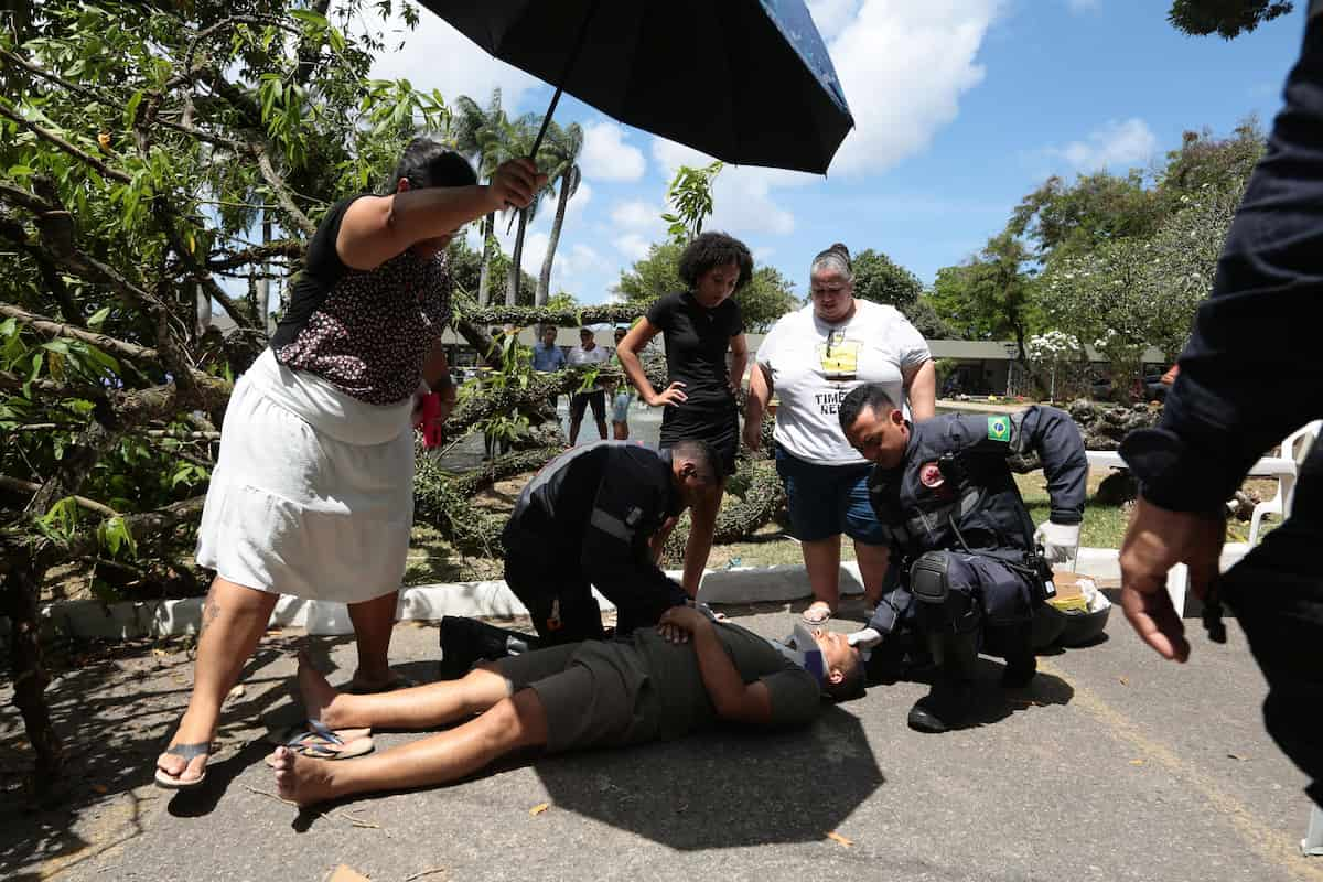 Rodrigo Faustino foi atendido pela equipe do SAMU e amparado pelos familiares 