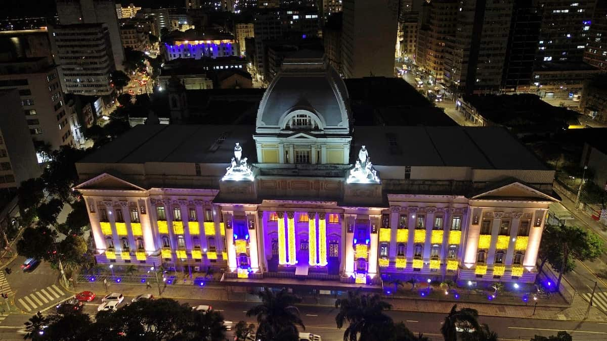 Vista panorâmica de toda decoração de Natal do Palácio da Justiça de Pernambuco 