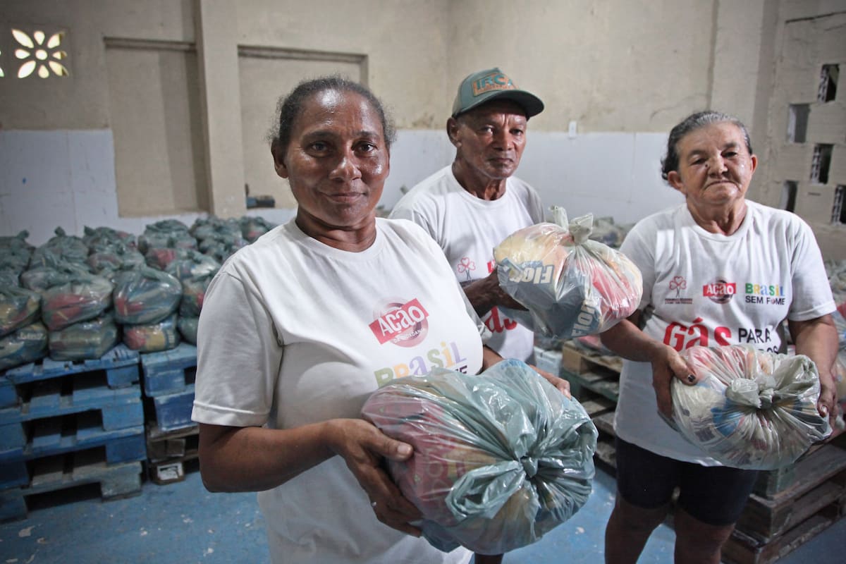 Sônia Maria Gonçalves,  João José Romano dos Santos e Maria Félix da Silva; voluntários da Ação da Cidadania em Pernambuco.