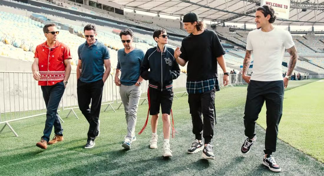 Ryan Reynolds, Hugh Jackman, Shawn Levy, Emma Corrin, David Luiz e Pedro no Maracanã  Foto: Walt Disney Pictures / Divulgação