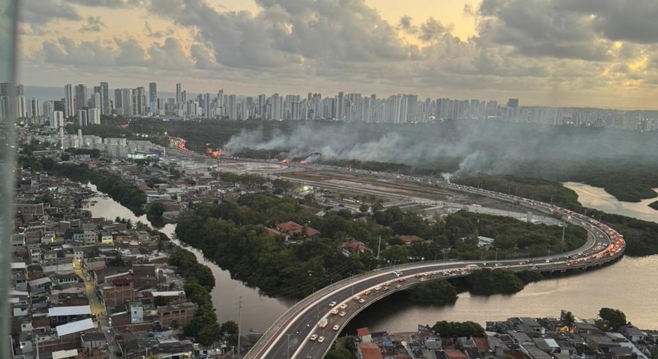 Focos de incêndio na Via Mangue 