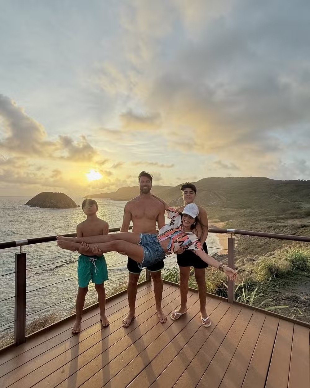 Juliana Paes com a família em Fernando de Noronha