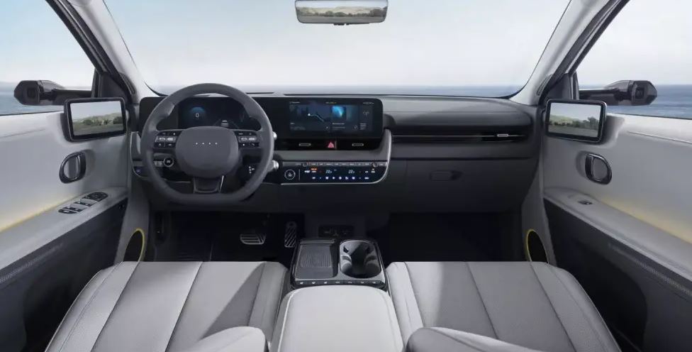 Design interno do Ioniq 5 é confortável e tecnológico.