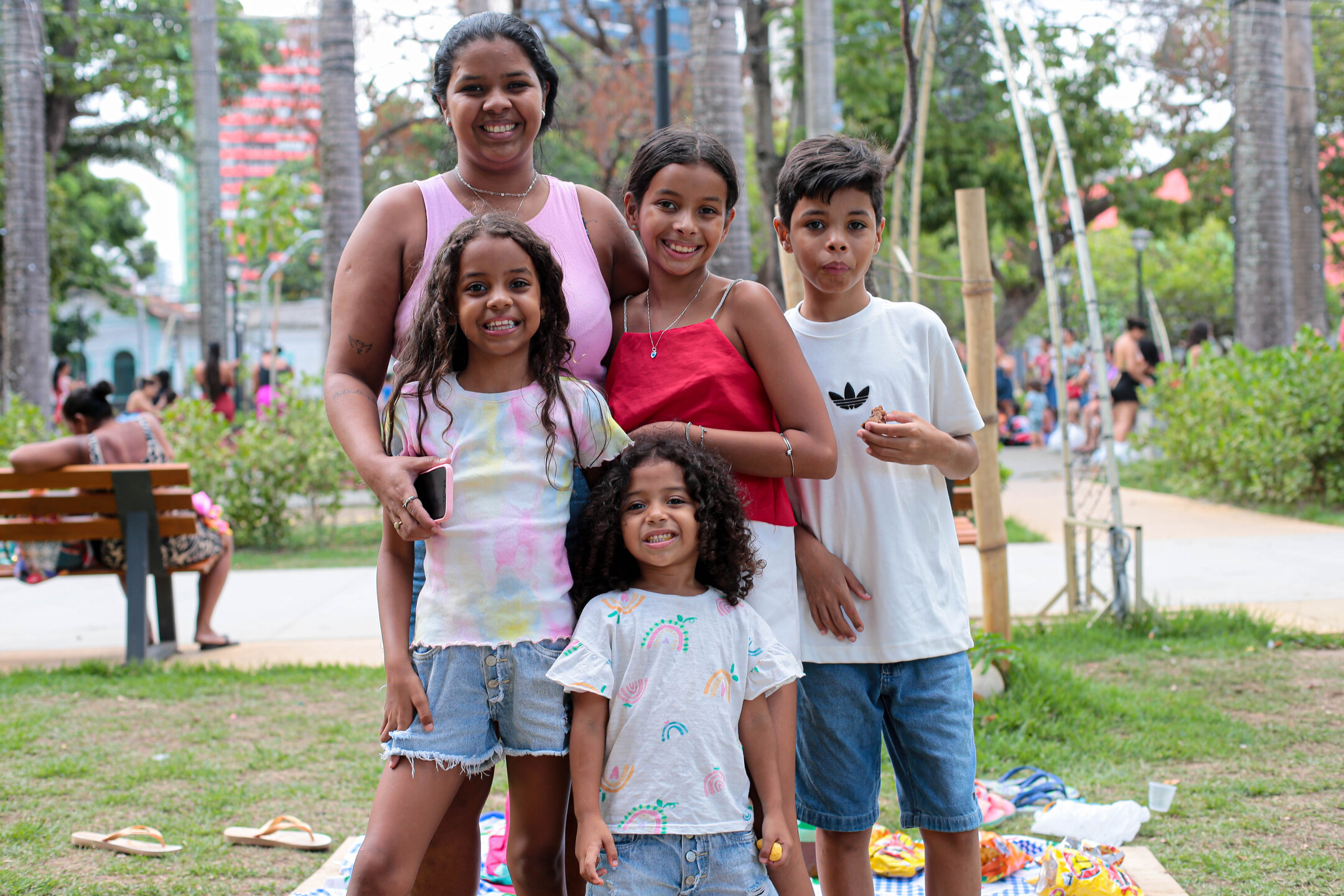 Raiane Rodrigues optou pelas atividades ao ar livre para ocupar os filhos nas férias