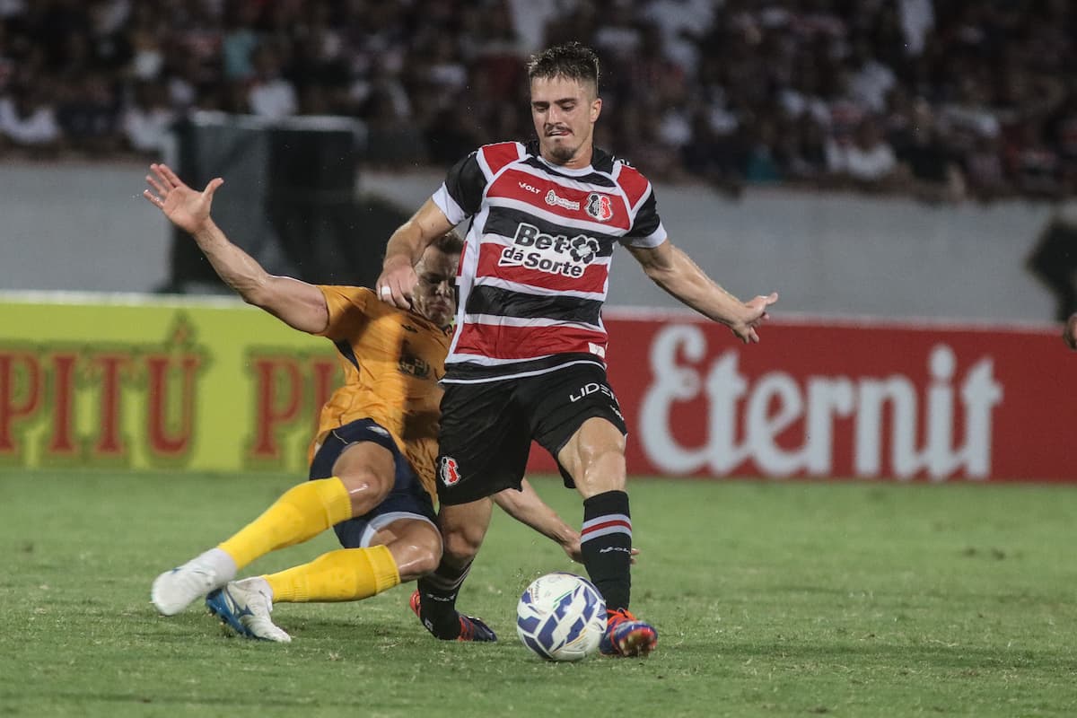 Matheus Melo será um dos desfalques do Santa Cruz no próximo Clássico das Multidões 